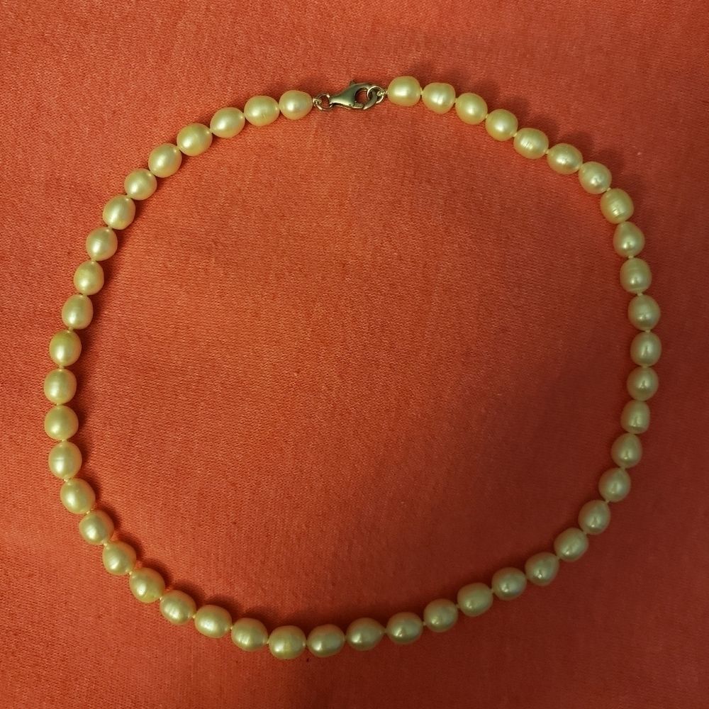 Lovely Cultured Pearls with a 925 Silver Clasp